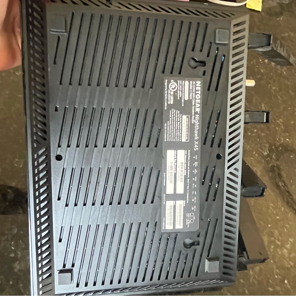 Netgear Black Wireless Router with Ribbed Design and LED Indicators - Picture 3 of 3